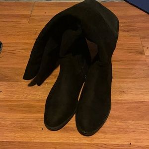 New size 8M Ladies Black Suede Boot